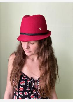 Красная шляпка Lio-Jo 